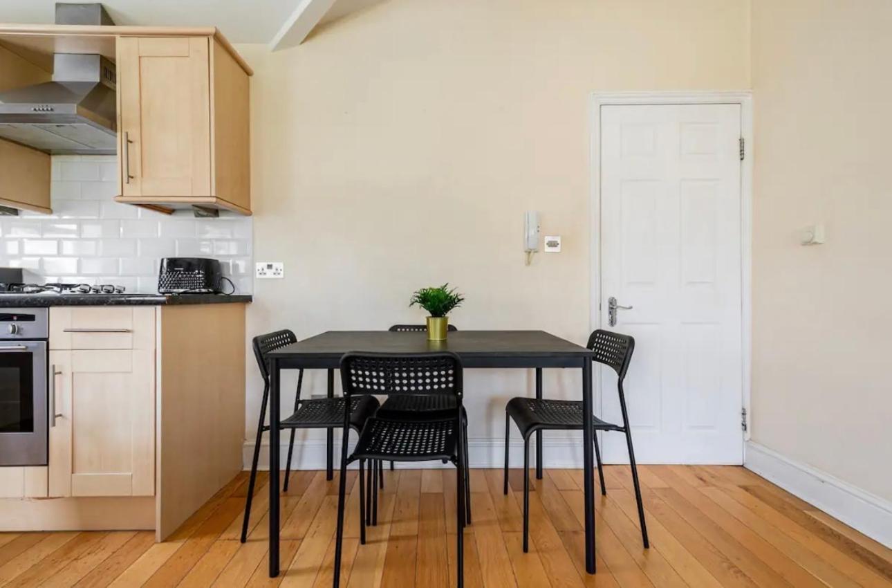Lovely 3-Bed 20 Minutes To Central Londres Extérieur photo
