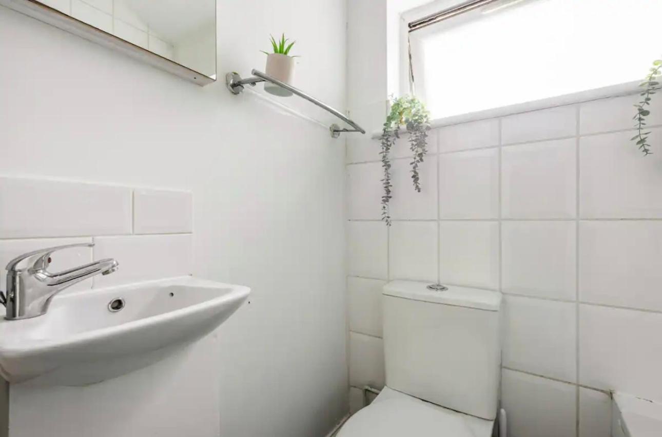 Lovely 3-Bed 20 Minutes To Central Londres Extérieur photo